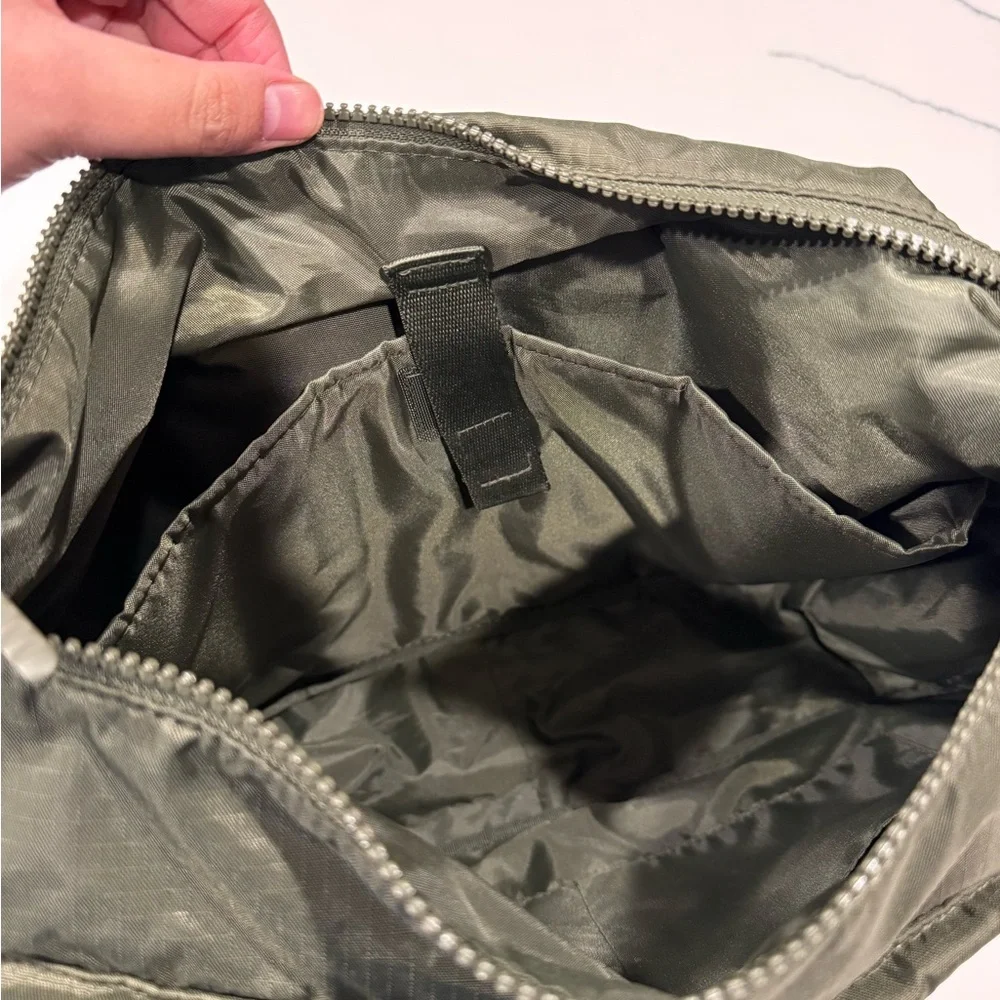 Uniqlo Shoulder Bag - Picture 4 of 5
